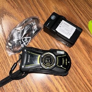 Ricoh WG WG-20 14.0MP Digital Waterproof Camera - Black - Tested W/Charger